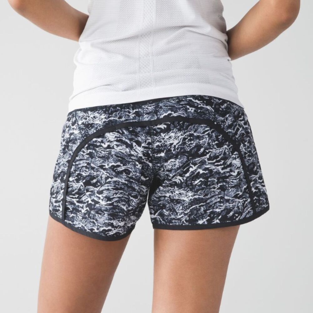 Women Lululemon Run Times Short Mid Rise Nami Wave White Black Size 6 Running